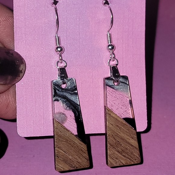 NWT, Classy Wood & resin earrings. Fishhook style - Picture 2 of 2